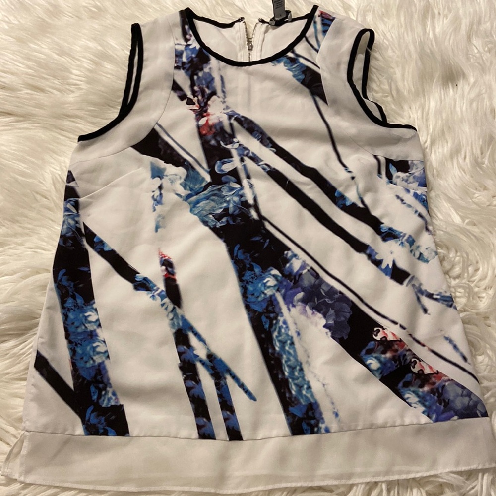 Porophrose Women Shirt size XS bust 30” long 22”